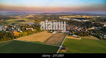 Andelfingen, Schweiz, 21. Juli 2024: Blick auf den Stadtteil Kleinandelfingen, der zur Bezirkshauptstadt Andelfingen im Zürcher Wein c gehört Stockfoto