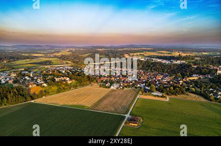 Andelfingen, Schweiz, 21. Juli 2024: Blick auf den Stadtteil Kleinandelfingen, der zur Bezirkshauptstadt Andelfingen im Zürcher Wein c gehört Stockfoto