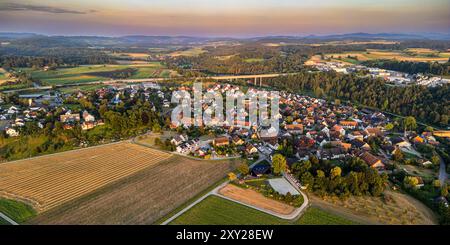 Andelfingen, Schweiz, 21. Juli 2024: Blick auf den Stadtteil Kleinandelfingen, der zur Bezirkshauptstadt Andelfingen im Zürcher Wein c gehört Stockfoto