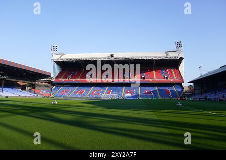 London, Großbritannien. August 2024. Eine allgemeine Ansicht des Selhurst Park vor dem Spiel Crystal Palace FC gegen Norwich City FC Carabao Cup Runde 2 im Selhurst Park, London, England, Großbritannien am 27. August 2024 Credit: Every Second Media/Alamy Live News Stockfoto