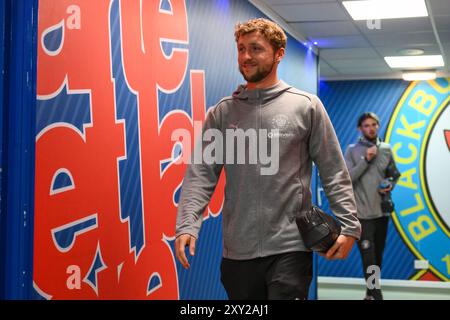 Matthew Pennington von Blackpool kommt vor dem Carabao Cup Spiel Blackburn Rovers gegen Blackpool in Ewood Park, Blackburn, Großbritannien, 27. August 2024 (Foto: Craig Thomas/News Images) in, am 25.08.2024. (Foto: Craig Thomas/News Images/SIPA USA) Credit: SIPA USA/Alamy Live News Stockfoto