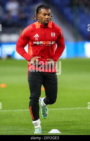 Adama Traoré aus Fulham während des Vorspiels vor dem Carabao Cup Match Birmingham City gegen Fulham in St Andrews, Birmingham, Großbritannien, 27. August 2024 (Foto: Gareth Evans/News Images) Stockfoto