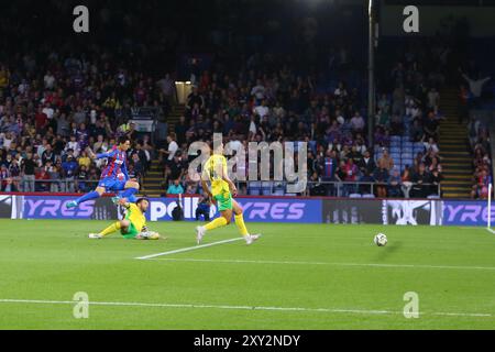 Selhurst Park, Selhurst, London, Großbritannien. August 2024. Carabao Cup 2. Runde Fußball, Crystal Palace gegen Norwich City; Daichi Kamada von Crystal Palace trifft in der 2. Minute mit 1:0. Beschreibung: Action Plus Sports/Alamy Live News Stockfoto