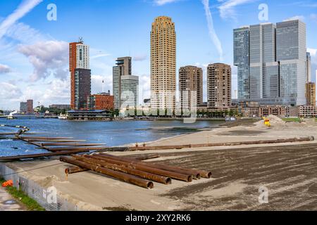 Der Rijnhaven, ein 28 Hektar großes Hafenbecken, wurde nun um fast ein Drittel gefüllt, um Platz für bis zu 3.000 Wohnungen zu schaffen, es wird ein Kunsthandwerk geben Stockfoto