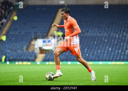 Kyle Joseph von Blackpool macht beim Carabao Cup Spiel Blackburn Rovers gegen Blackpool im Ewood Park, Blackburn, Großbritannien, 27. August 2024 (Foto: Craig Thomas/News Images) Stockfoto