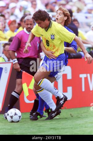 Roberto Mussi (8) aus Italien und Branco (6) aus Italien treffen im Finale der Weltmeisterschaft 1994 aufeinander Stockfoto