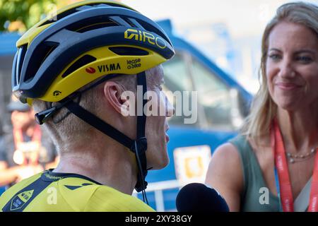 Bayona, Pontevedra, Spanien; 27. August 2024; Momente unmittelbar nach der Ankunft der Radfahrer an der Ziellinie in Bayona während der Vuelta a España. T Stockfoto