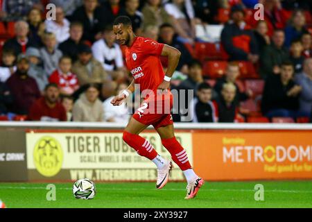 Oakwell Stadium, Barnsley, England - 27. August 2024 Barry Cotter (2) von Barnsley - während des Spiels Barnsley gegen Sheffield United, Carabao Cup, Runde zwei, 2024/25, Oakwell Stadium, Barnsley, England - 27. August 2024 Credit: Arthur Haigh/WhiteRosePhotos/Alamy Live News Stockfoto