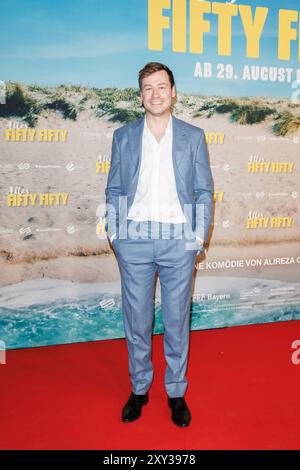 Premiere - alles Fiffty Fiffty David Kross bei der Premiere zu alles Fiffty Fiffty im Kino in der Kulturbrauerei am 27.08.2024 in Berlin. *** Premiere alles Fiffty Fiffty David Kross bei der Premiere von alles Fiffty Fiffty im Kino in der Kulturbrauerei am 27 08 2024 in Berlin Copyright: XEventpressxKochanx Stockfoto