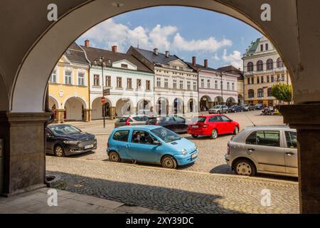 USTI NAD ORLICI, TSCHECHIEN - 12. MAI 2021: Mirove namesti (Friedensplatz) in Usti nad Orlici, Tschechische Republik Stockfoto