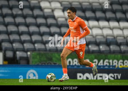 Kyle Joseph von Blackpool macht beim Carabao Cup Spiel Blackburn Rovers gegen Blackpool im Ewood Park, Blackburn, Großbritannien, 27. August 2024 (Foto: Craig Thomas/News Images) Stockfoto