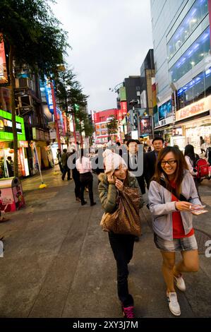 Das lebhafte Einkaufsviertel Ximending in Taipeh, Taiwan. Stockfoto