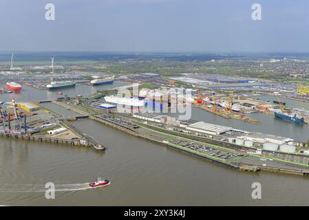 Luftaufnahme von Nordschleuse und Nordhafen von Bremerhaven Stockfoto