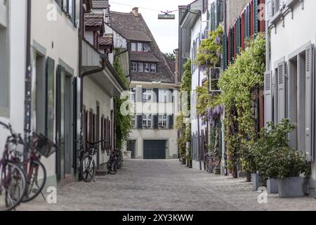 Basel, Schweiz, 14. April 2017: Alte Häuser im historischen Stadtzentrum der schweizer Stadt Basel, Europa Stockfoto