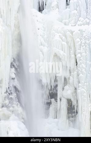 Der gefrorene Wasserfall Njupeskaer (Schwedens höchster Wasserfall), Fulufjaellet Nationalpark, Dalarna, Schweden, Dezember 2011, Europa Stockfoto