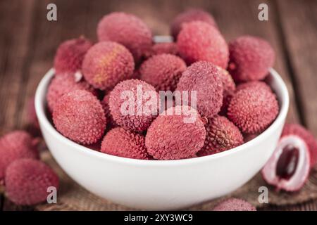 Portion frischer Litschi (Nahaufnahme, selektiver Fokus) Stockfoto