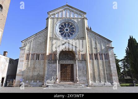 Basilika San Zeno Maggiore, Fassade Stockfoto