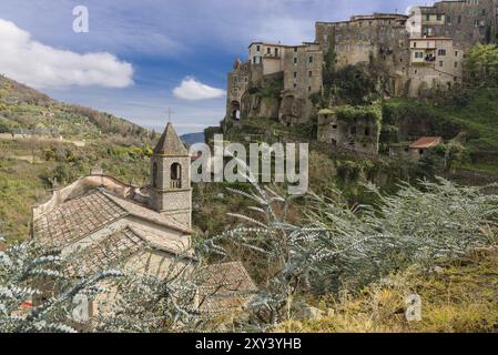 Blick auf das mittelalterliche Dorf Ceriana, Ligurien, Italien, Europa Stockfoto