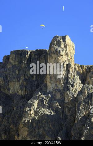 Drachenfliegen am Pian Schiavaneis Stockfoto