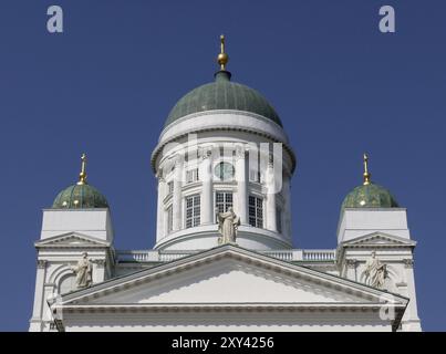 Wikipeda: Die Kathedrale ist Teil des neoklassizistischen Zentrums von Helsinki, erbaut zwischen 1820 und 1850. Carl Ludwig Engel entwarf die ersten Pläne Stockfoto