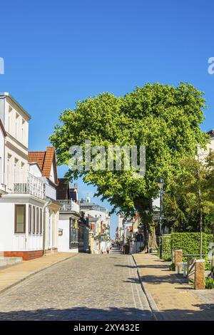 Gebäude in Warnemünde an einem sonnigen Tag Stockfoto