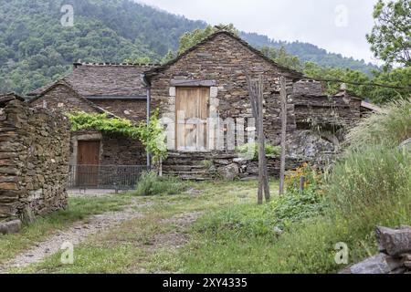 Typisches Bauernhaus in der Ardeche, Südfrankreich Stockfoto