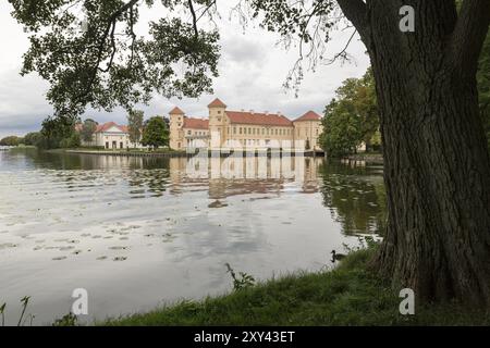 Schloss Rheinsberg am Grienericksee in Brandenburg Stockfoto