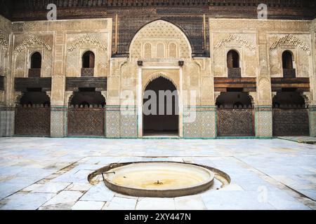 Hof der Bou Inania Madrasa in Fez, Marokko Stockfoto