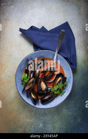 FRA Diavolo Muscheln, Muscheln in Tomatensauce, italienisches Gericht, Blick von oben, hausgemacht, keine Leute Stockfoto