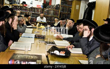 Eine orthodoxe Jeschiwa im Mea-Shearim-Viertel in Jerusalem, Israel. Stockfoto