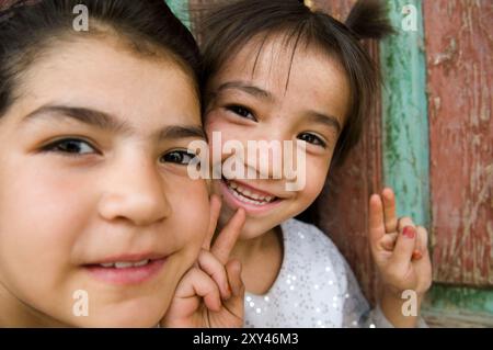 Uigurische Kinder in der Altstadt von Kashgar, Xinjiang, China. Stockfoto