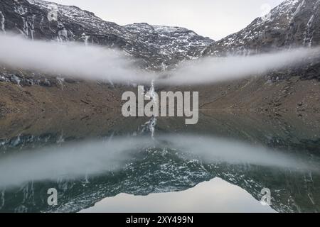 Foggy Mood, Trollsjoen, Norrbotten, Lappland, Schweden, Oktober 2014, Europa Stockfoto