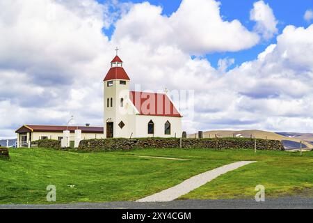 Ansicht der Kirche NE des Modrudalur im Nordosten von Island Stockfoto