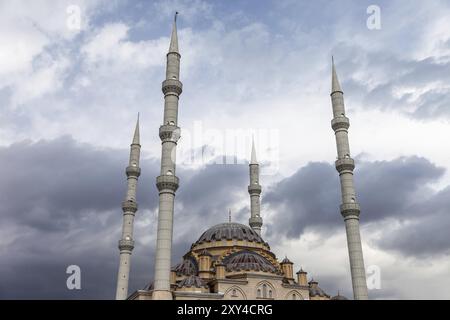 Größte Provinz Antalya muslimische islam Religion Tahtakale Camii Moschee mit vier Minaretten in der Türkei Manavgat Stockfoto