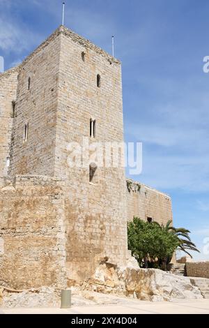 Blick auf den Palast von Papst Luna in Peniscola, Provinz Valencia, Spanien. In dieser Burg lebte der letzte Papst nach der westlichen Spaltung von Rom, Benedikt XII. Stockfoto