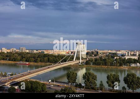 Skyline der Hauptstadt von Bratislava mit den meisten SNP, neue Donaubrücke, Slowakei, Europa Stockfoto