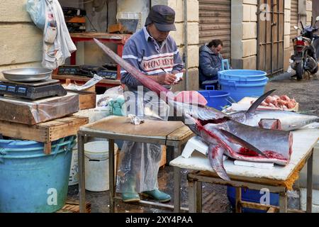 Costa Piscaria, die Straße täglich Markt in Catania Sizilien Italien. Frischer Fisch, Fleisch, Gemüse Stockfoto