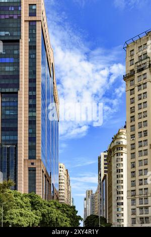 Rio Branco Avenue, einer der Hauptstraßen und Finanzzentrum der Stadt Rio De Janeiro Stockfoto