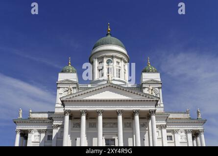 Wikipeda: Die Kathedrale ist Teil des neoklassizistischen Zentrums von Helsinki, erbaut zwischen 1820 und 1850. Carl Ludwig Engel entwarf die ersten Pläne Stockfoto