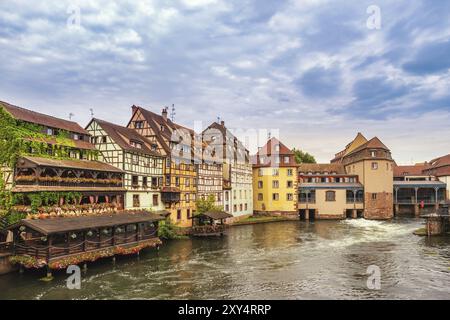 Straßburg, Frankreich, bunten Fachwerk Haus Skyline der Stadt. Stockfoto