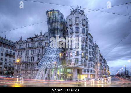 Prag, Tschechische Republik, 18. März 2017: Abendlicher Blick auf das Tanzhaus, Europa Stockfoto