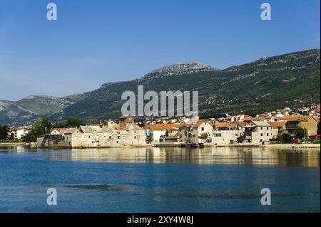 Küstenabschnitt bei Kastel Gomilica in der Nähe von Split Stockfoto