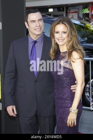 John Travolta und Kelly Preston bei der Premiere von „Savages“ in Los Angeles am 25. Juni 2012 im Mann Village Theatre in Westwood. Quelle: Lumeima Stockfoto