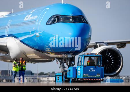 SCHIPHOL - Ein KLM Airbus A321 bei seiner ersten Ankunft am Flughafen Schiphol. Dieser Flugzeugtyp ist neu für die Fluggesellschaft. In der kommenden Zeit wird KLM alle boeing-Flugzeuge durch die sparsameren Airbus-Modelle ersetzen, Foto: ANP / Hollandse Hoogte / Jeffrey Groeneweg netherlands Out - belgien Out Stockfoto