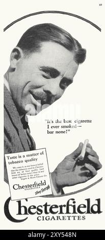 A Smoking man – Vintage-Werbung für Chesterfield-Zigaretten, gedruckt in der Februar-Ausgabe 1924 des Elks Magazine Stockfoto