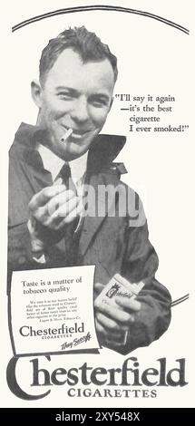 A Smoking man – Vintage-Werbung für Chesterfield-Zigaretten, gedruckt in der November-Ausgabe 1923 des Elks Magazine Stockfoto