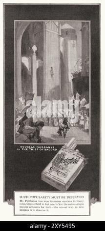 Vintage-Werbung für Chesterfield-Zigaretten, gedruckt in der Juni-Ausgabe 1925 des Elks Magazine feat Douglas Fairbanks in The Thief of Bagdad Stockfoto