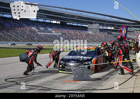 November 2018, Ft. Worth, Texas, USA: Kurt Busch (41) fährt sein Auto auf dem Texas Motor Speedway 500 in die Boxengasse Stockfoto