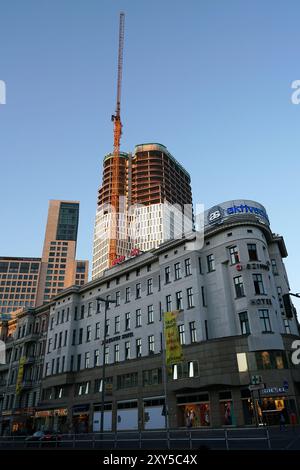 Baukran auf der Baustelle Upper West. Das Upper West ist ein neues Hotel Stockfoto