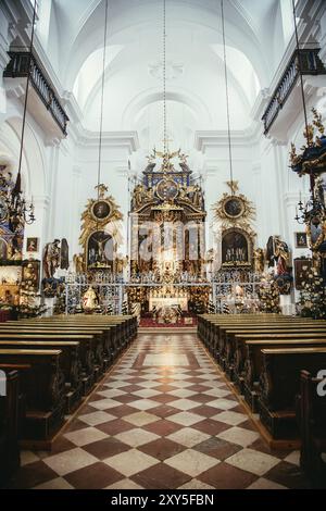 Historische Barockkirche in Österreich, goldene Ornamente Stockfoto